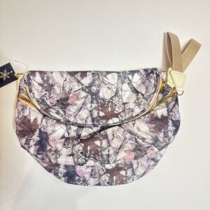 Stylish Camouflage Women's Bag NWT Boutique Purple Leaf Triple Zip Med Crossbody